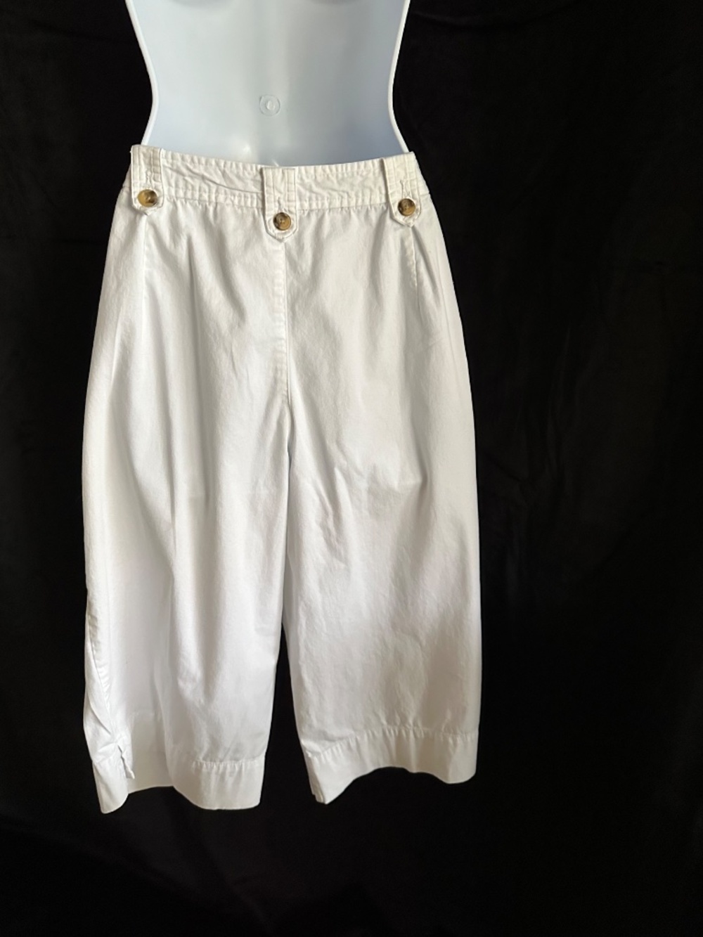White stag stretch, white Bermuda shorts, size 12 - Picture 4 of 6